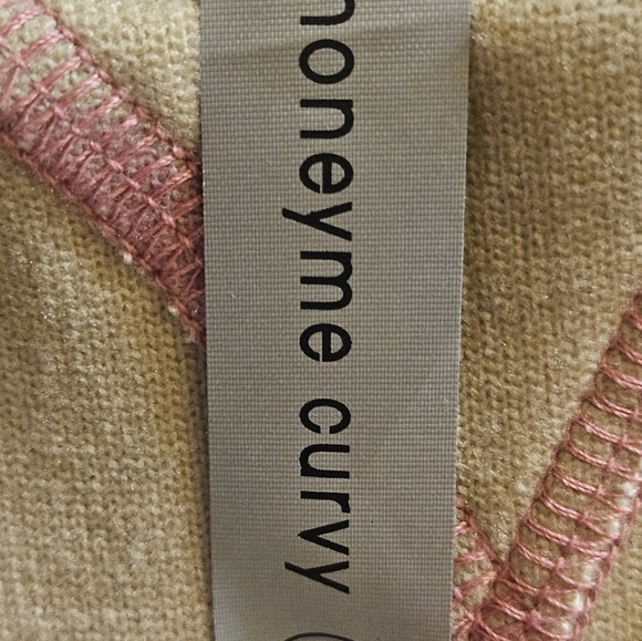 Honeyme Polka Dot Spots Beige 3/4 Sleeve Top High Low Gorgeous Cream Trim! NWT - Picture 4 of 6